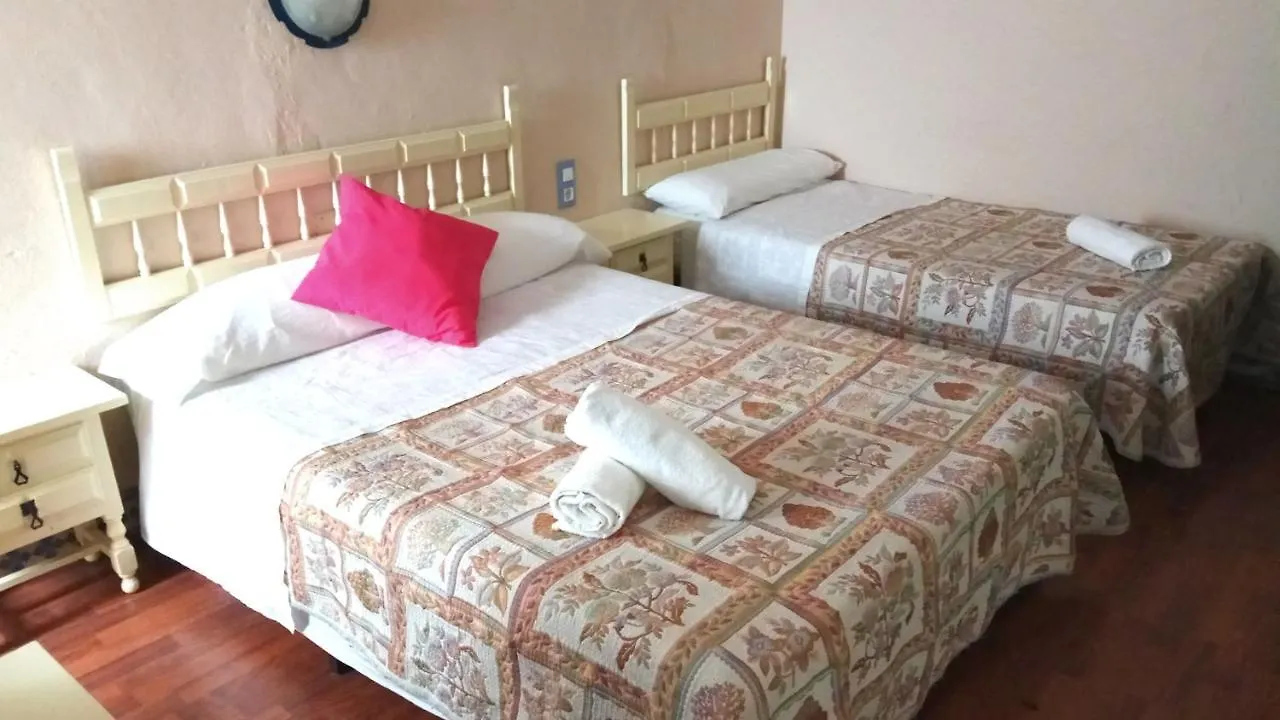 Pension Lisdos Seville 0*,